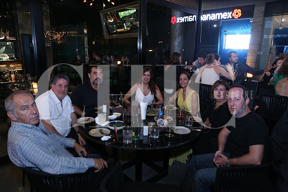 Héctor Goichicoa, Ricardo Leal, Chuy Gracia, Nelly Villarreal, Adriana Villaseñor, María Eugenia Saro y Bernardo Turner 1