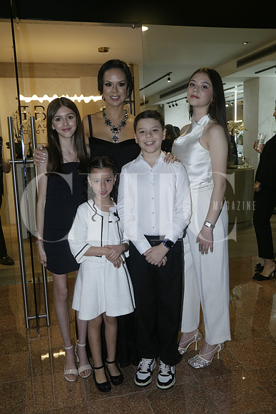 Marian Flores, Jessica Cedillo, Felipe Flores, Jimena Flores y Andrea Flores (2)
