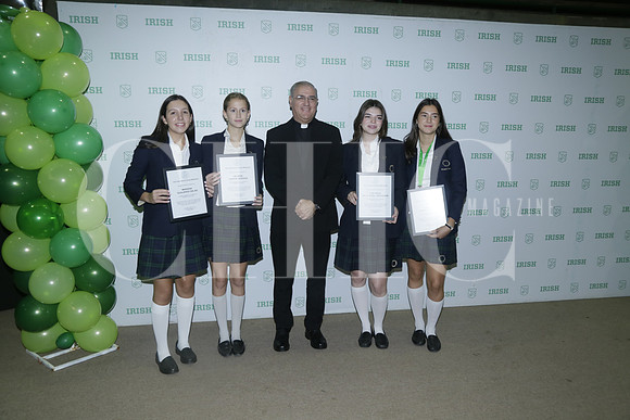 Mariana Guajardo, Valeria García, Padre Guillermo Meade, Fernanda De la Garza y Rebeca Muzquiz (2)