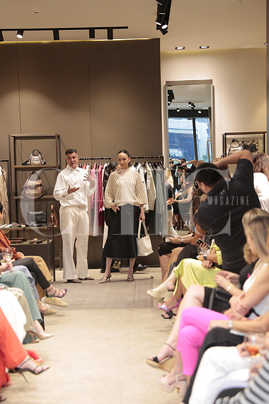Modelos de Rafa Zuñiga vistiendo Max Mara 88