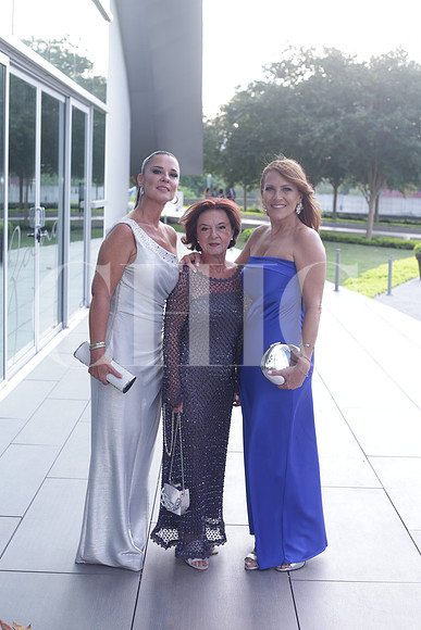 Lizeth Alvarez Tostado, Elizabeth Fernández y Nydia Wise 1