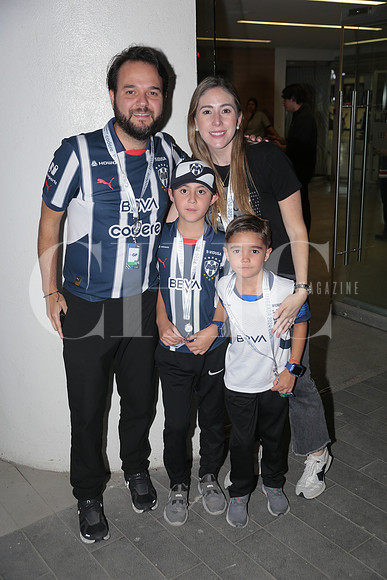 Carlos Dillman, Daniela Castaño, Carlos Dillman y Gonzalo Dillman 2