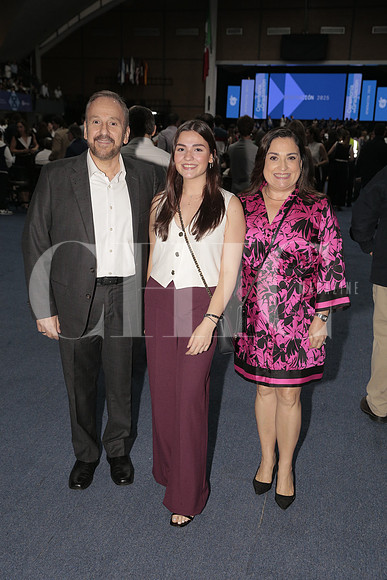 Oscar Luna, Sofia Luna y Laura Garcia 2