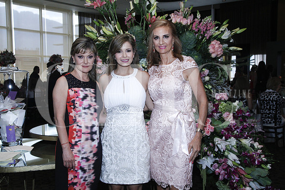 María Cristina de la Garza de Charur , Cristy Charur  y Adriana Marcos 1