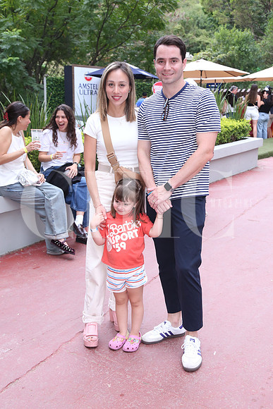 Ana Murguia, Jorge Alvarez Ureña y Aria Alvarez 0