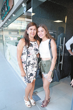 Graciela de Ramírez y Liz Ramírez