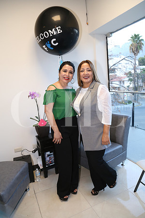 Norma Charnichart y Myrna Mendoza de García
