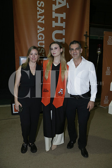 Lydia Garza, Angela González y Eugenio González (2)