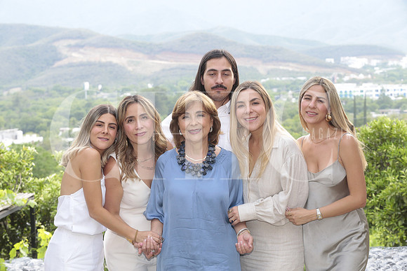 Roberta Chavez, Fabiola de Aguinaga, Delia del Castillo, Patricio Chavez, Fer Chavez y Sofia Chavez 6