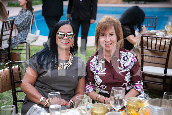 Mireya Montemayor de Pérez Salinas y Ofelia Navarro 1