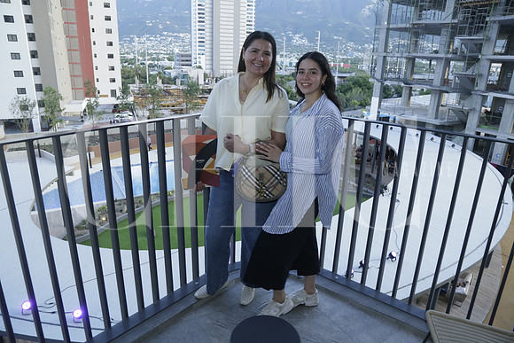 Alicia Castañeda y Mariana Álvarez (2)
