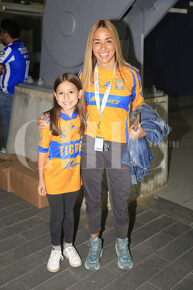 Lucia Morales y Paty Mejia 1