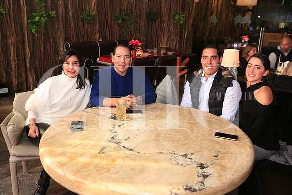 Claudia Rodríguez, Hugo Barrera, Hugo Barrera y Alana Barrera (2)
