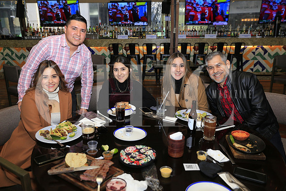 Guillermo Rodríguez, Jacqueline Castillo, Yadira Castillo, Yareni Castillo y Héctor Castillo (2)