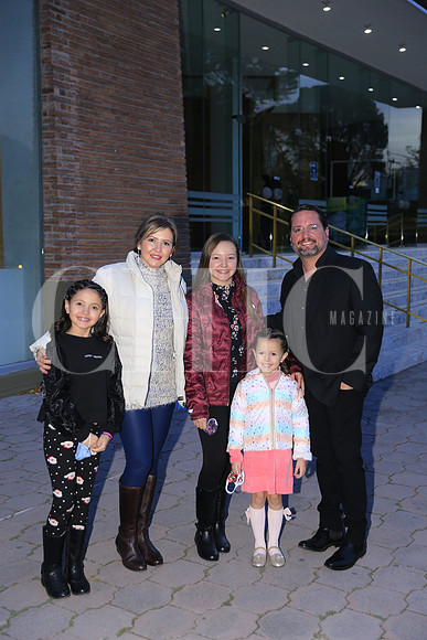 Miranda Martínez, Romina Martínez, Amiel Martínez, Pamela González y Adrián Martínez (1)
