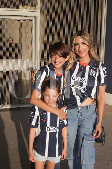 Marco Antonio Marroquin, Mia Isabel Marroquin y Ana Saldaña 1
