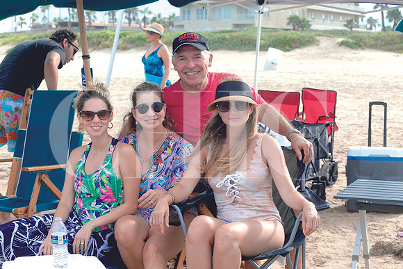 MARISSA DE CORTINA, LUCÍA LÓPEZ DE GARZA, MARÍA ISABEL ALVARADO DE LÓPEZ Y RUPERTO LÓPEZ
