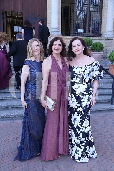 Margarita Yarte de Zambrano, Martha de González y Miriam González de Torres 1