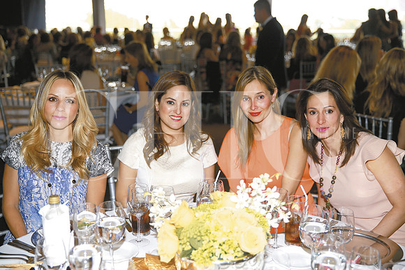 Bárbara Farías de Herrera, Edna Torres de Benavides, Paloma Pérez de Treviño y Marcela Gracia de Cantú