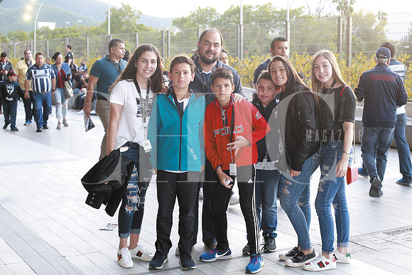 Paola de Alba, Diego Lobo, Satiago Maldonado, Humberto Lobo,  Federico Lobo, Cristina Lobo e Ivana de Alba