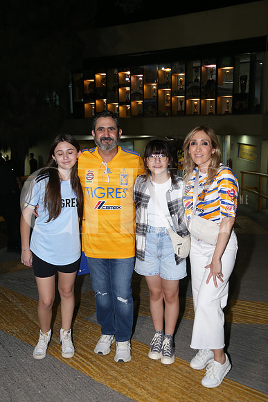 Julieta Garza, Luis Garza, Ximena Garza y Rosario Gamez de Garza 2