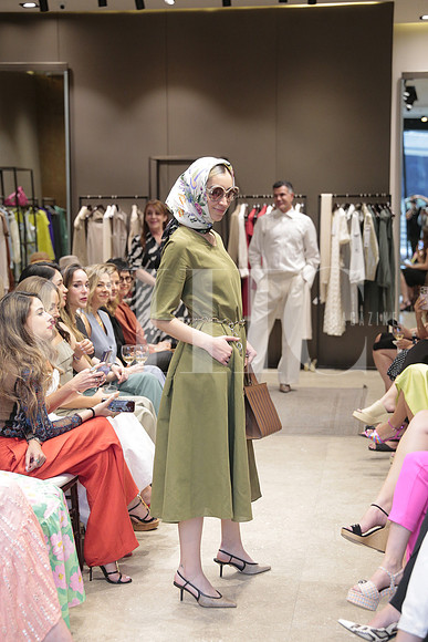 Modelos de Rafa Zuñiga vistiendo Max Mara 39