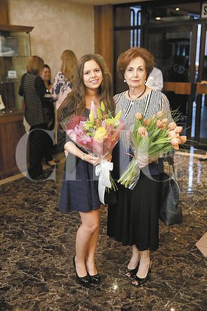 Ana Karen Williams y Leticia Tancredi de Williams (2)