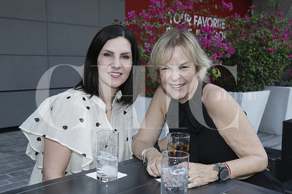 Patricia Martínez de Garza y Sandra de Crespo