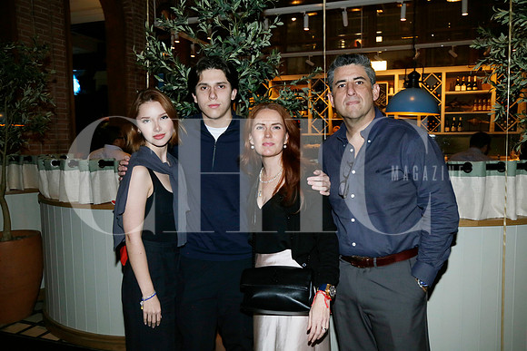 Cordelia Reyes, Alfonso Reyes, Adriana González de Reyes y Alfonso Reyes