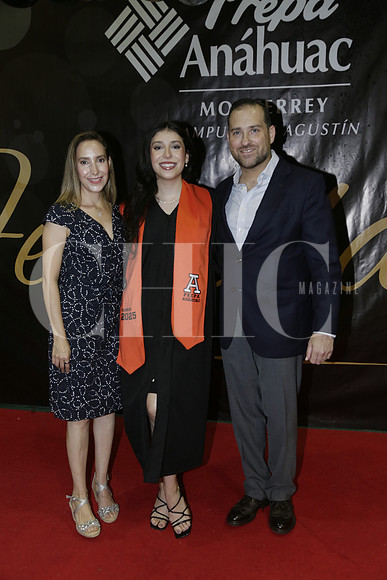 Mónica Sánchez, Isabella Garza y Carlos Garza (2)