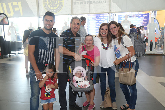Aleajndro DIaz, Isabela Diaz, Raul Sabre, Elisa DIaz, Denise Sabre, DIana Terraas y Marily Sabre