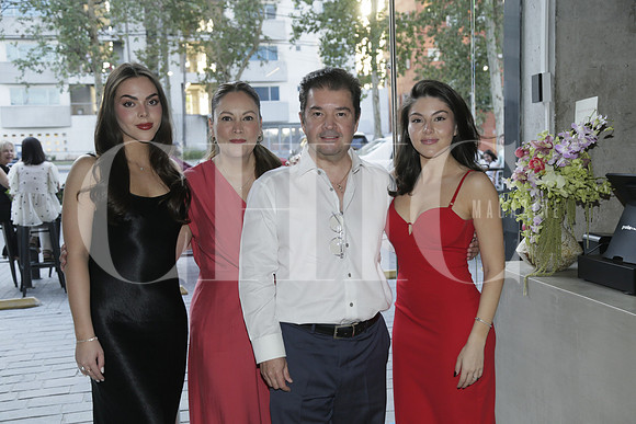 Ana Paula Flores, Susana Gorena de Flores, Daniel Flores y Susana Flores