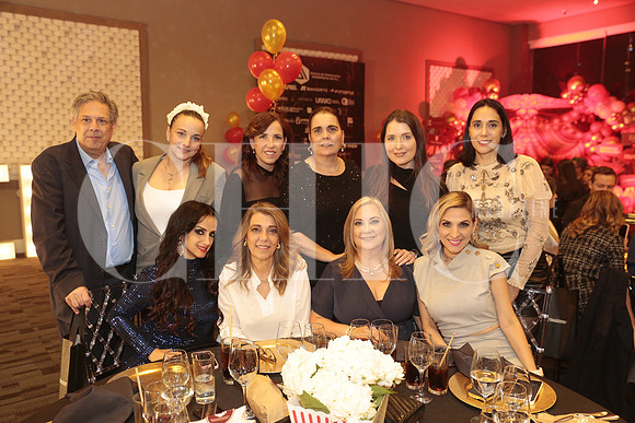 Fernando Martinez, Maye Elizondo, Patricia Kavande, Paz Uribe, Adriana Elizondo, Vero Serrano, Lety Gonzalez, Paty Gonzalez, Gabriela Paras y Claudia Santos 2