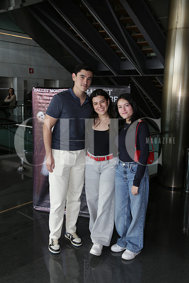 Mauricio Rodríguez, Regina Carillo e Irene Carrillo