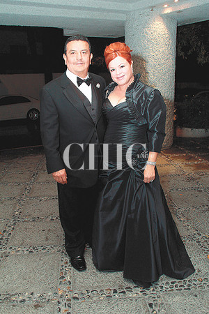 Papás del novio. Ismael Montoya Cantú y Linda Patricia Chávez de Montoya