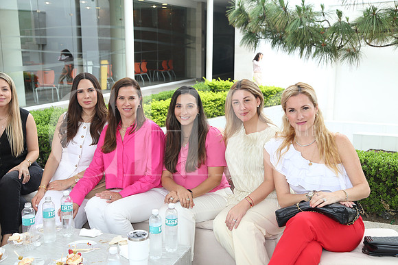 Ana Pau Franco, Diana Lucia Garza, Natalia Martínez, Delia Elizondo y Miriam Meade 1