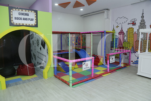 Aspectos de interiores y areas de Rock n Play (41)