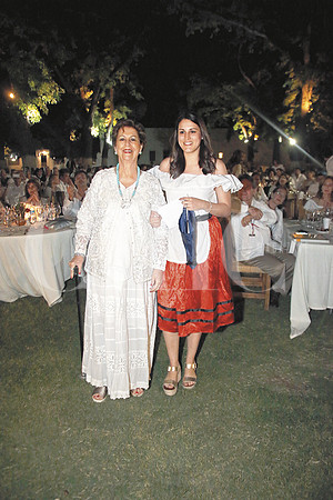 María de los Ángeles Cárdenas y Valeria Narro