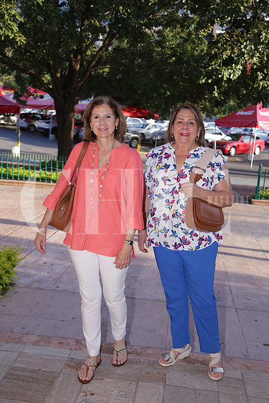 Laura de Hinojosa y Alejandra de Guevara 1