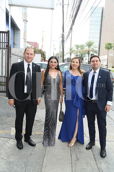 Miguel Pro, Gabriela de Pro, Diana Martínez y Miguel Pro