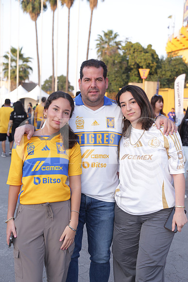 Romima Villarreal, Carlos Villarreal y Carola Villarreal 3