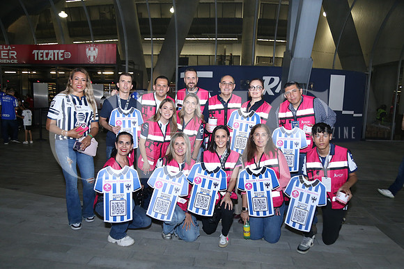 Voluntarios Cruz Rosa 3