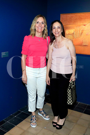 Roberta Martínez y Sonia Kalifa de Quiroz (2)