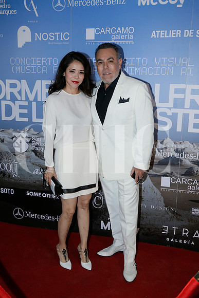 Mayela de Urzua y Luis Carlos Urzua (2)