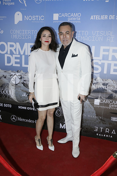 Mayela de Urzua y Luis Carlos Urzua (3)