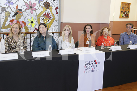 Lorenza Herrera, Elisa Sada de Fernández, Martha García de Barragán, Bárbara Herrera de Garza, Diana Mayra Farías, Aurora Cantú de Cagnasso y Alejandor Padilla  (2)