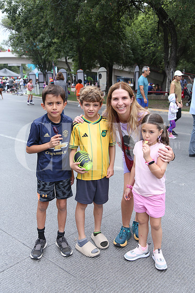 Santiago Guadiana, Checo Maldonado, Laura González y Siena Maldonado 1