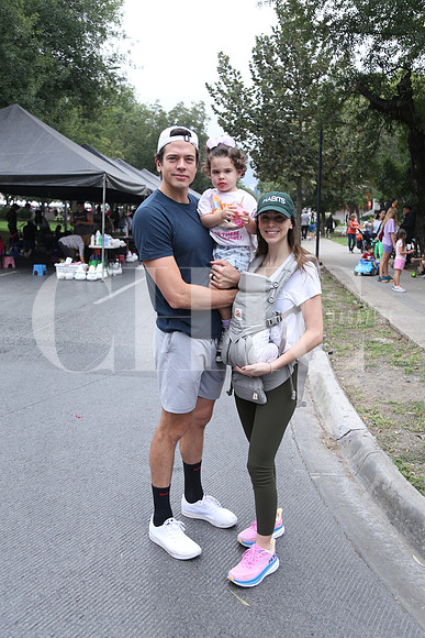 Roberto Segovia, Noa Segovia, Sofia Torres y Roberto Segovia0