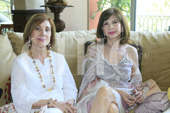 María Rosario Elizon de Lankenao y María Esthela Elizondo de Santos