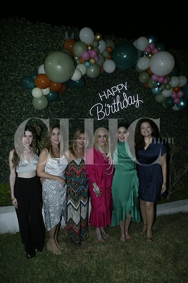 Andrea Cueva, Vilma Salas de Guzmán, Jessica Salas, Tey González de Salas, Tey Salas y Viri Medrano de Salas (4)
